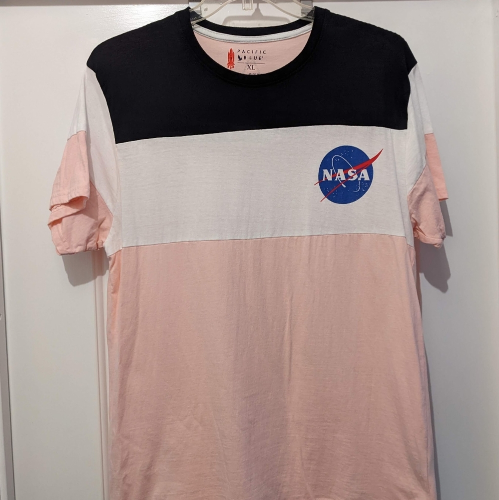 NWOT 🚀🌜 NASA 🌛🚀 T-Shirt